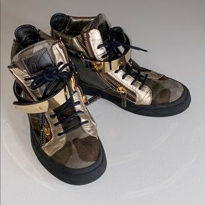 Giuseppe Zanotti Camo high tops. Size EU40.5